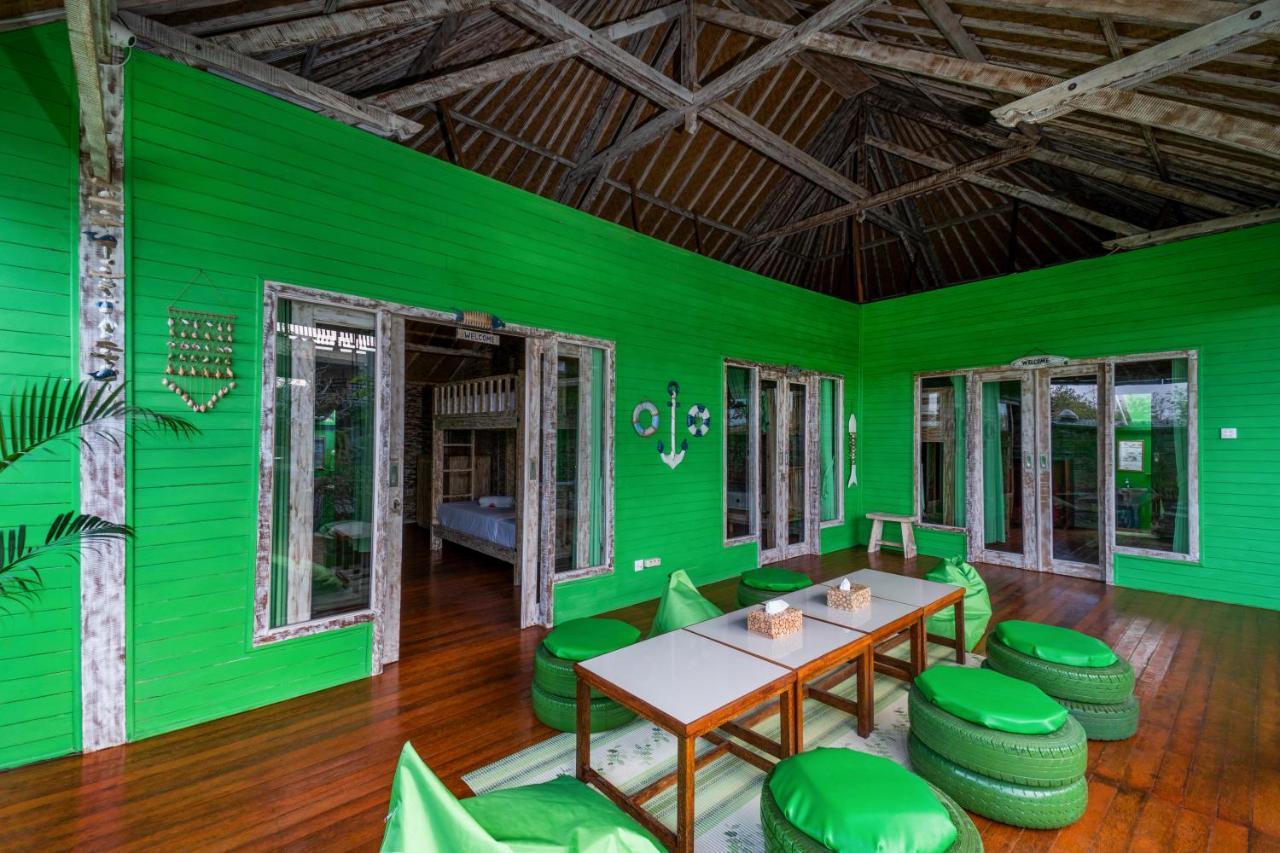 The Green Groves Hostel Nusa Lembongan  Exterior photo
