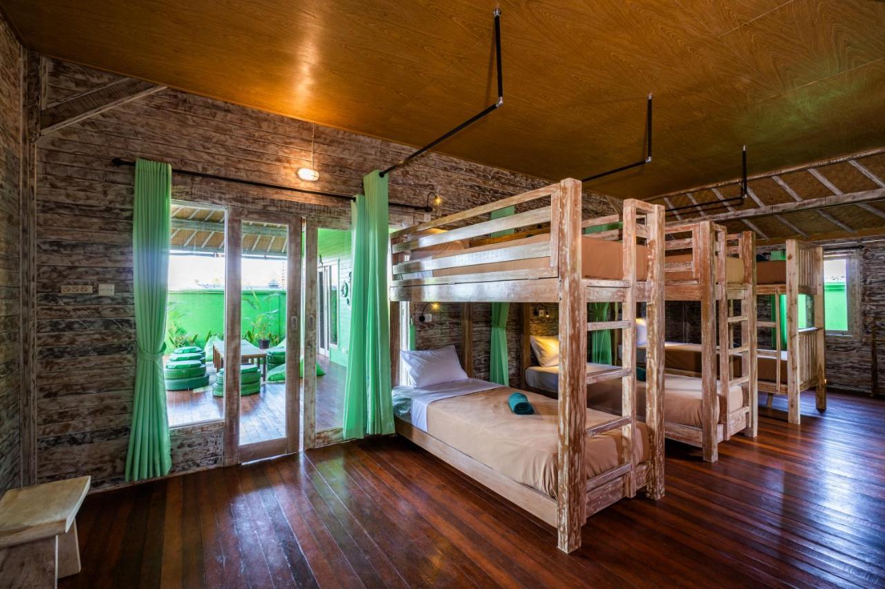 The Green Groves Hostel Nusa Lembongan  Exterior photo