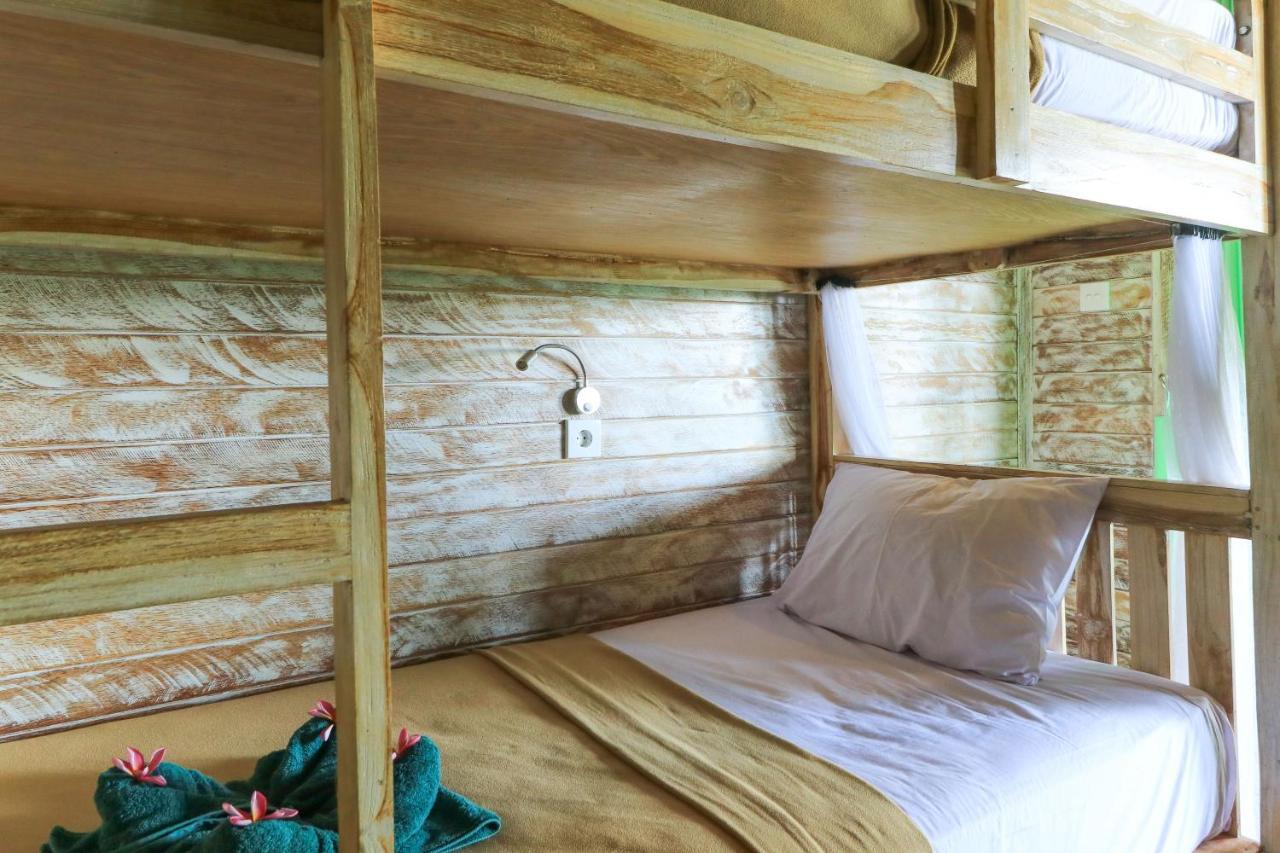 The Green Groves Hostel Nusa Lembongan  Exterior photo
