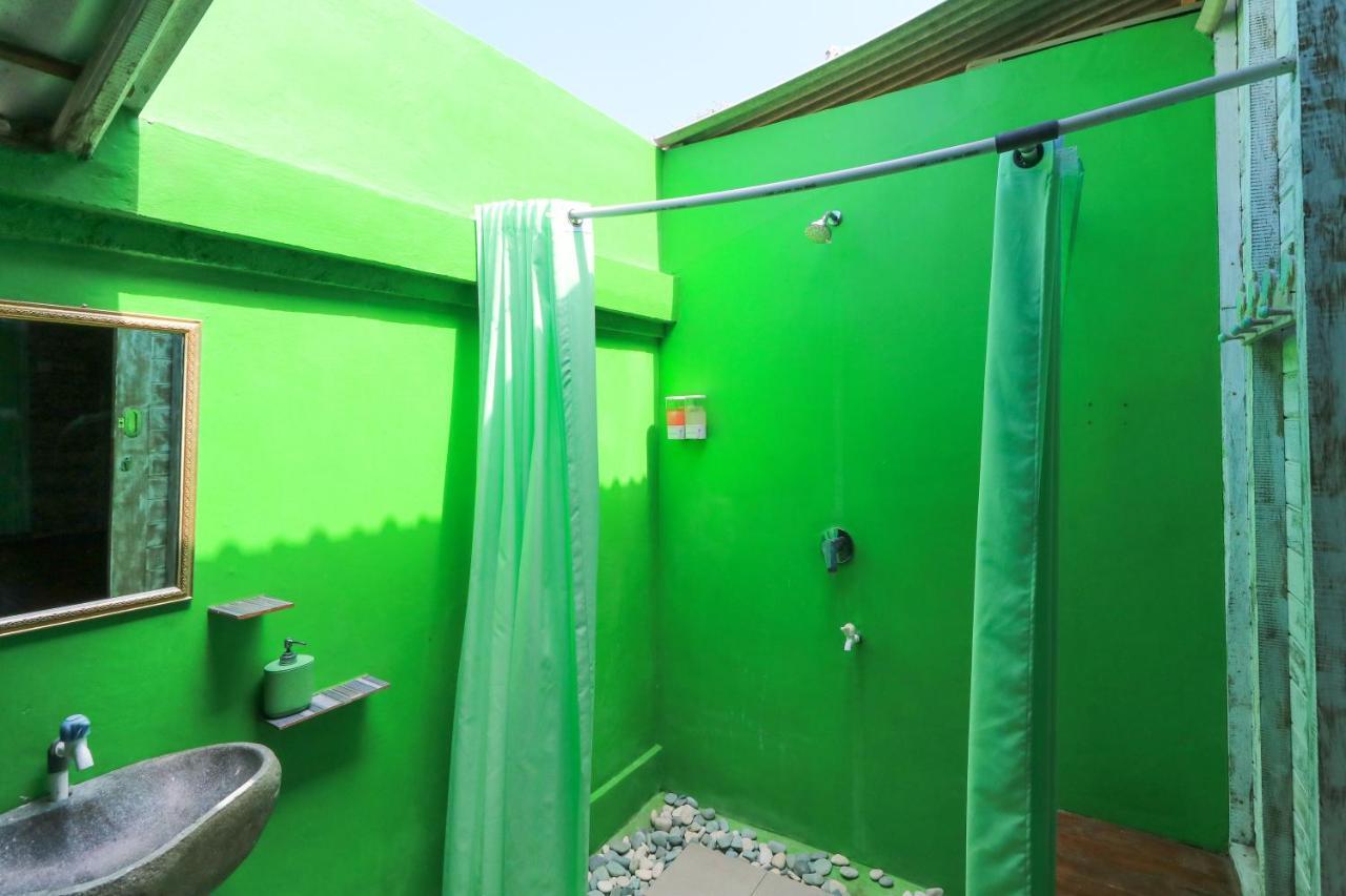 The Green Groves Hostel Nusa Lembongan  Exterior photo