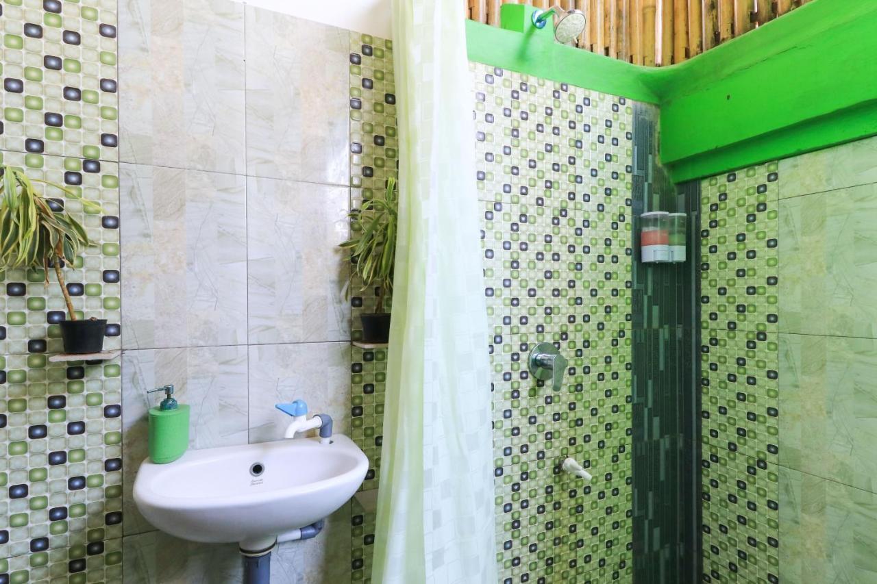 The Green Groves Hostel Nusa Lembongan  Exterior photo
