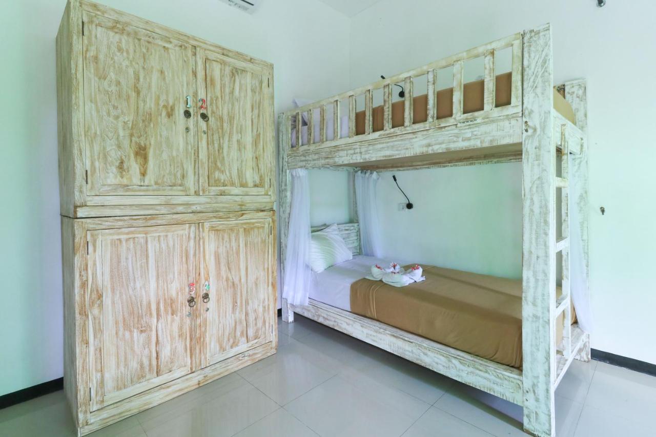 The Green Groves Hostel Nusa Lembongan  Exterior photo